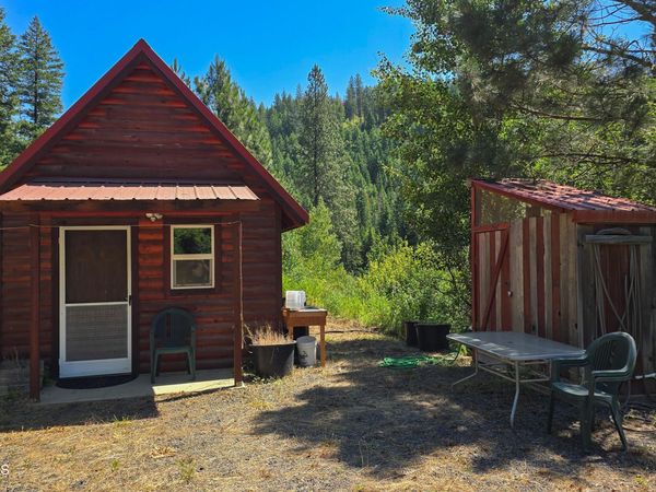 999 Cherry Creek RD , St. Maries, ID 83861