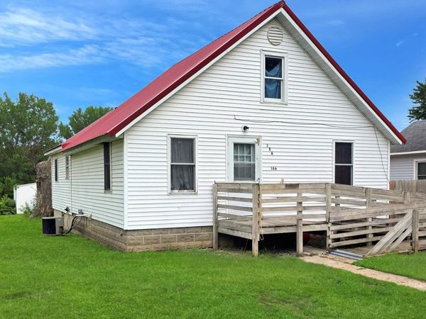 106 1st Street N, Darfur, MN 56022