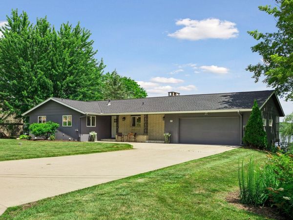 2500 Auburn Drive , Victoria, MN 55386