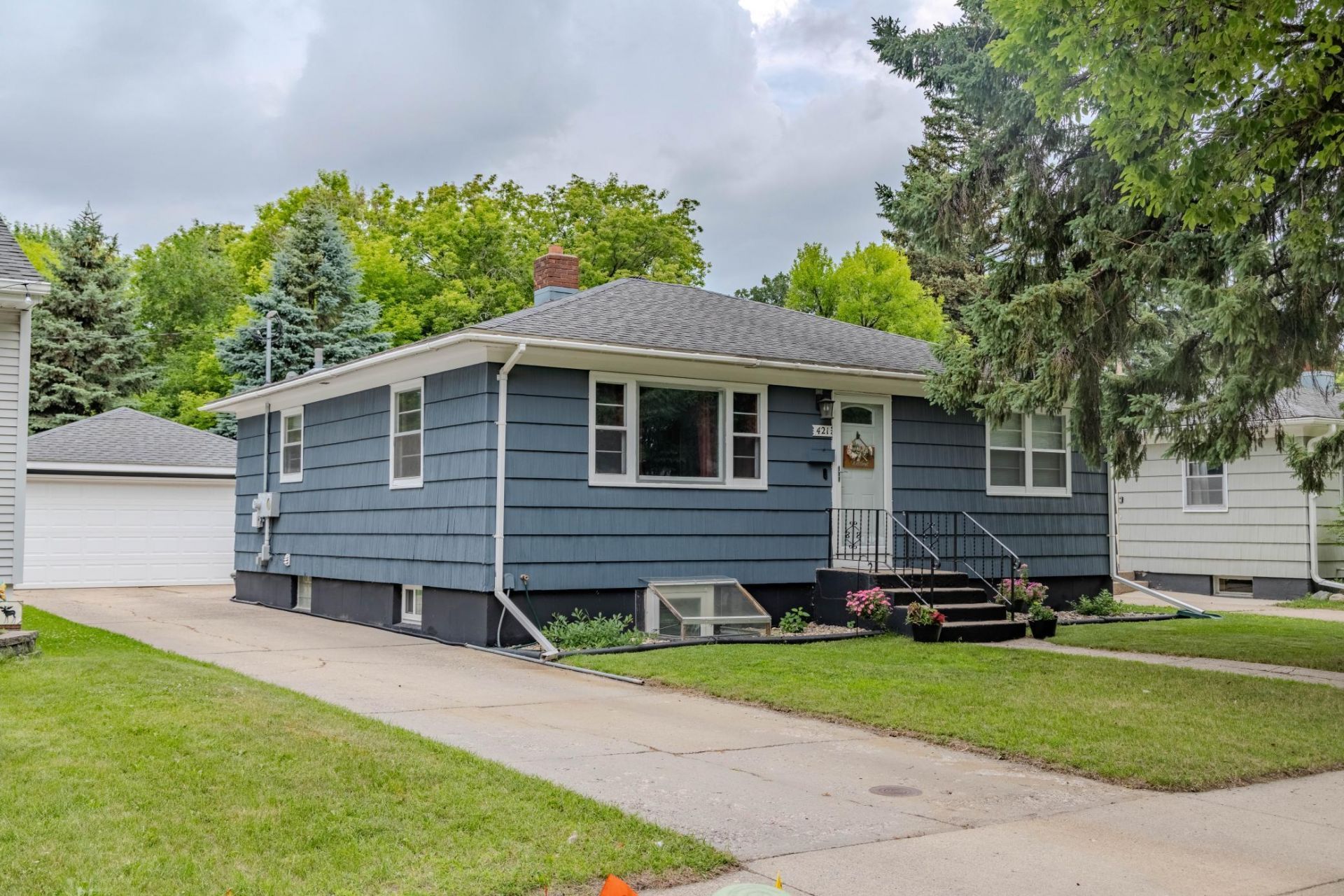 421 S 18th Street S, Moorhead, MN 56560 Main Photo