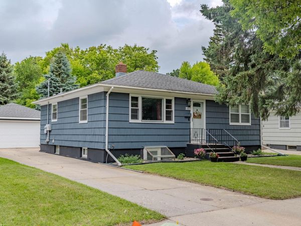 421 S 18th Street S, Moorhead, MN 56560