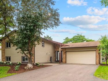 6589 E Fish Lake Road, Maple Grove, MN 55369