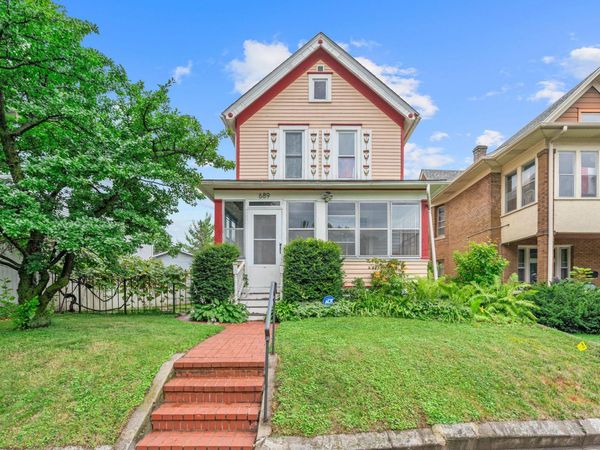 689 Oakdale Avenue, Saint Paul, MN 55107