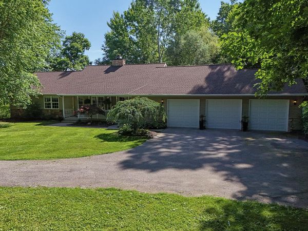 3100 Natures Place Drive SE, Lowell, MI 49331