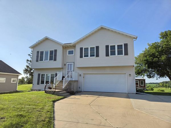 6738 Henry Road, Belleville, WI 53508