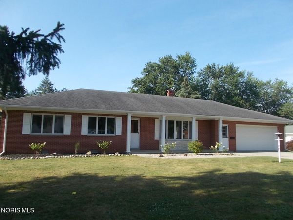 117 W Washington Street , Wauseon, OH 43567