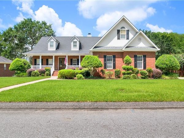 576 Briarcliff Drive W, Mobile, AL 36608