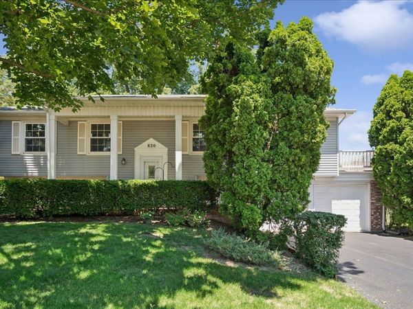 830 Woodhollow Lane , Buffalo Grove, IL 60089