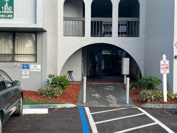 1950 N Congress Ave , Unit 105, West Palm Beach, FL 33401