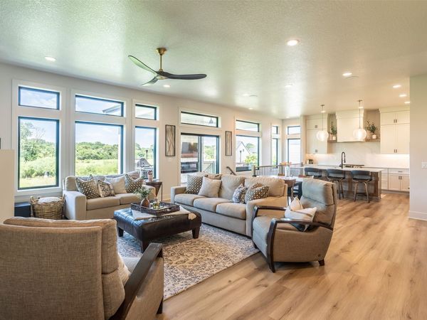 16319 Ironwood Lane, Urbandale, IA 50263