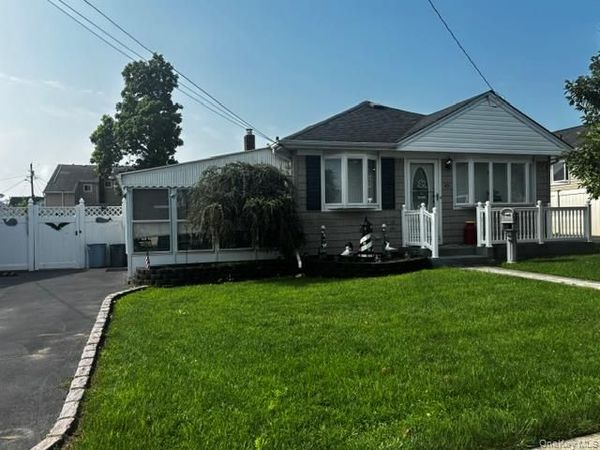 45 W Clearwater Road, Lindenhurst, NY 11757