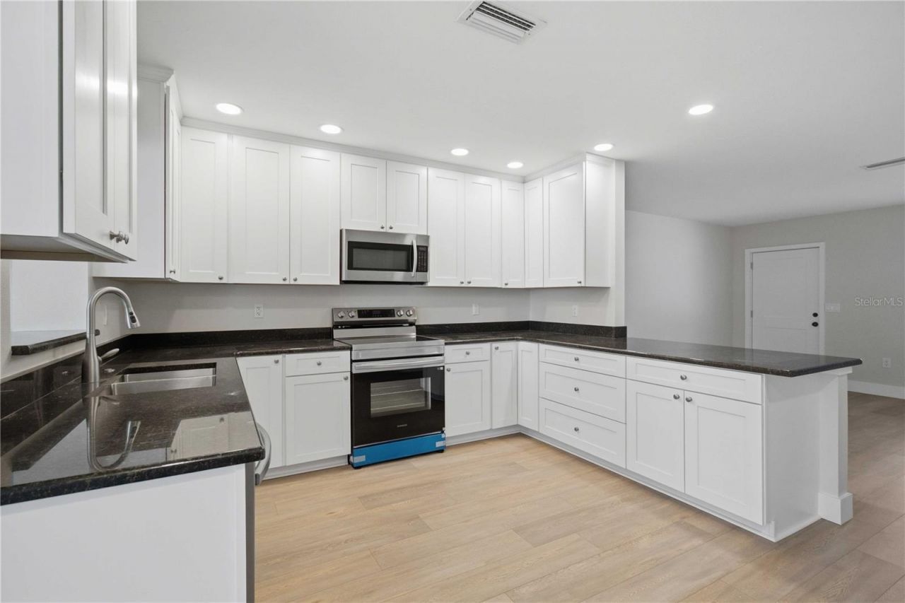 908 24th Avenue W, Palmetto, FL 34221 Photo