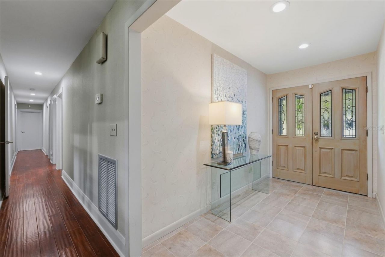 708 Warren Road , Lutz, FL 33548 Photo