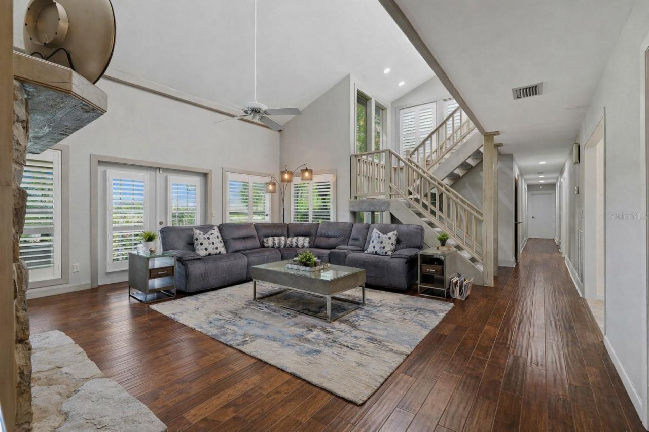 708 Warren Road , Lutz, FL 33548 Photo