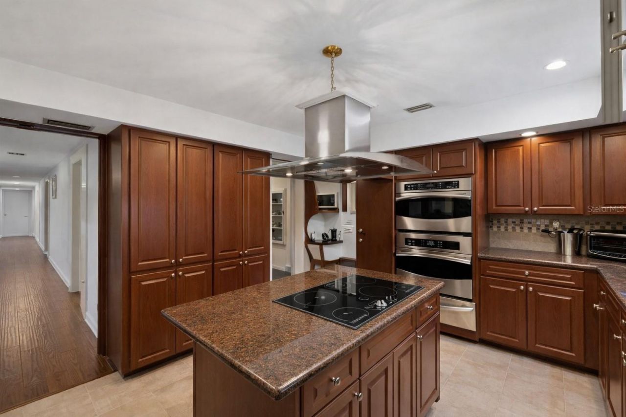 708 Warren Road , Lutz, FL 33548 Photo