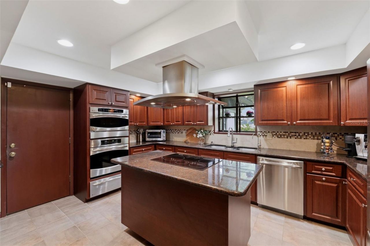 708 Warren Road , Lutz, FL 33548 Photo