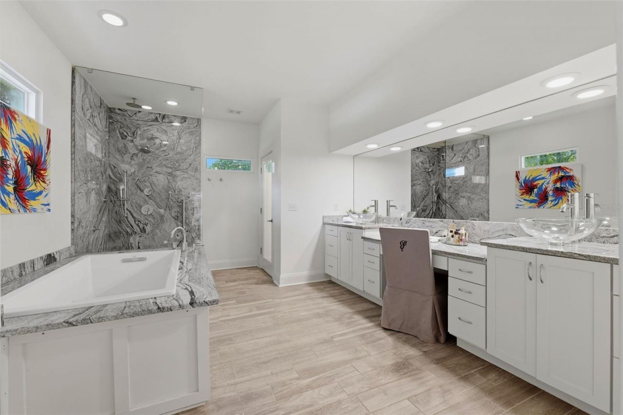 708 Warren Road , Lutz, FL 33548 Photo