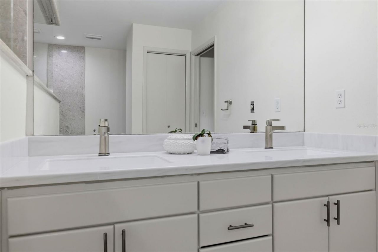 708 Warren Road , Lutz, FL 33548 Photo