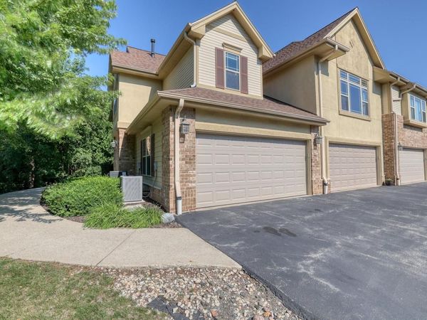 8667 S Deerwood LANE, Franklin, WI 53132