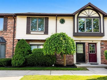 2232 London Bridge Drive, Rochester Hills, MI 48307