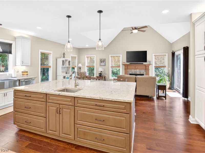 2307 Angela Vista Drive, Hinckley, OH 44233 Photo 10