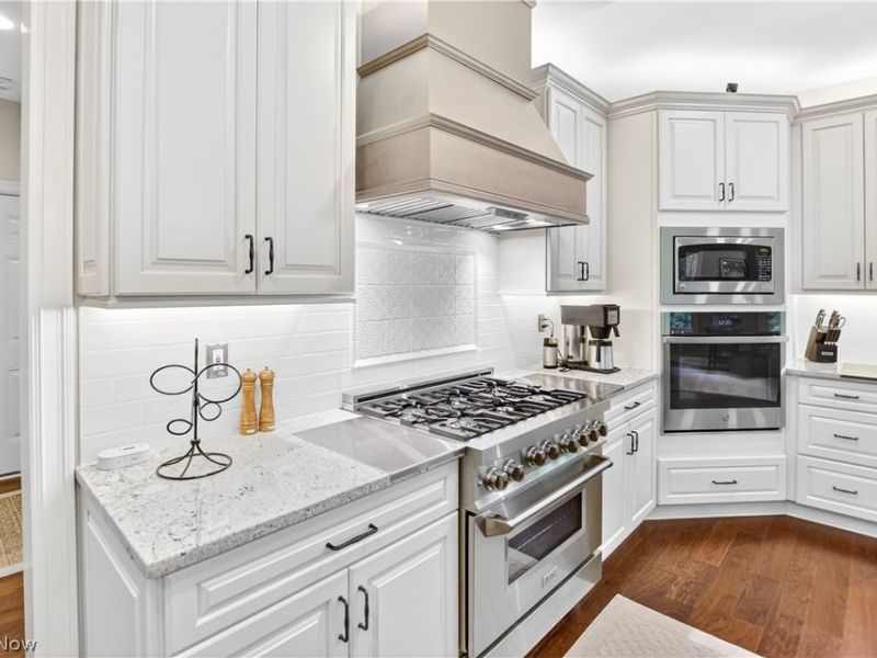 2307 Angela Vista Drive, Hinckley, OH 44233 Photo 9