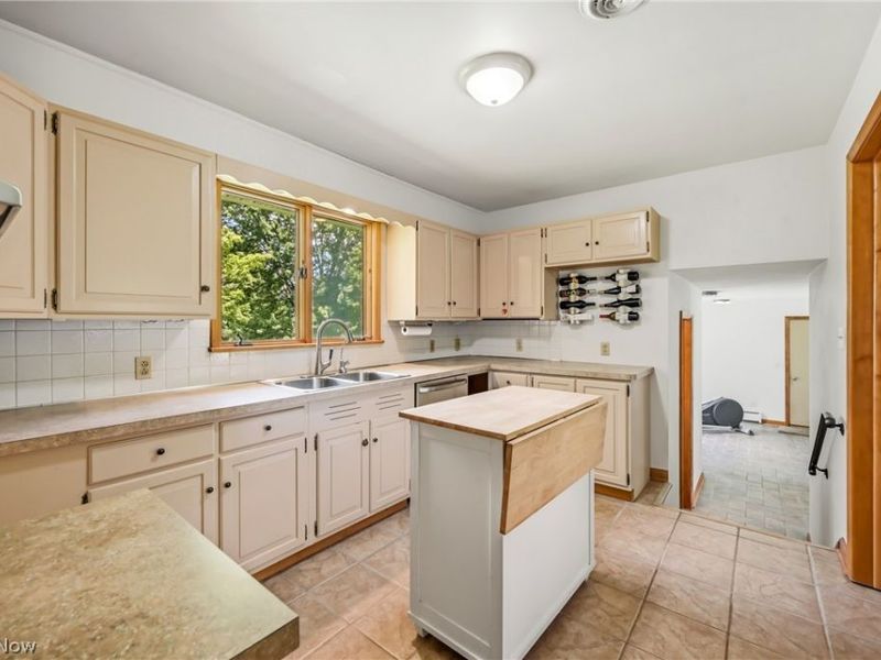 7085 Sunnydell Drive, Brookfield, OH 44403 Photo 10