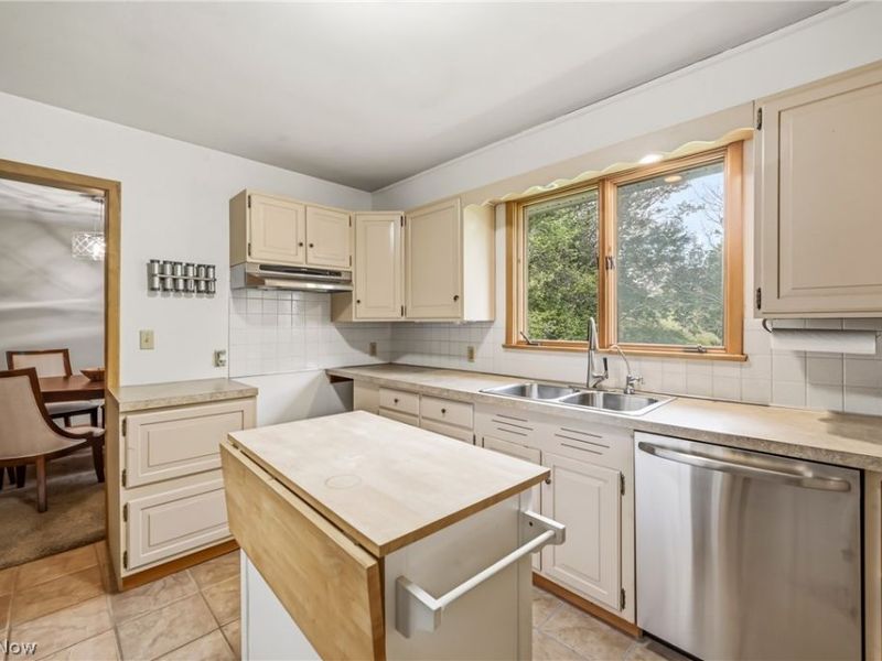 7085 Sunnydell Drive, Brookfield, OH 44403 Photo 11