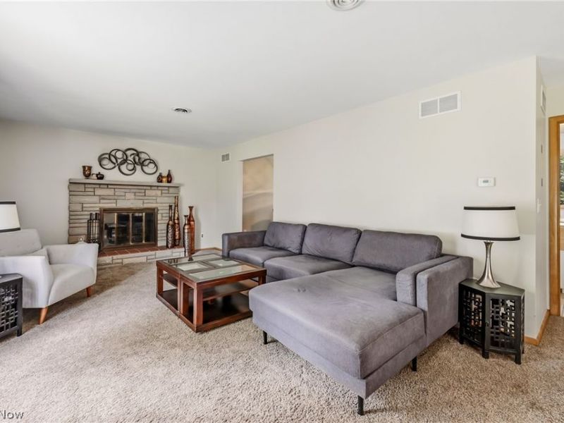 7085 Sunnydell Drive, Brookfield, OH 44403 Photo 5
