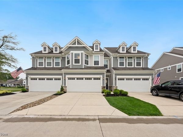 690 Harbour Town Court , Avon Lake, OH 44012