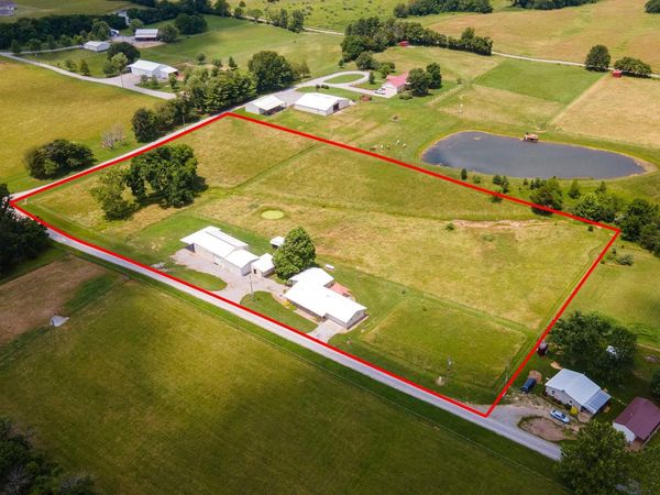 29 BRIDLE Lane, Stonefort, IL 62987