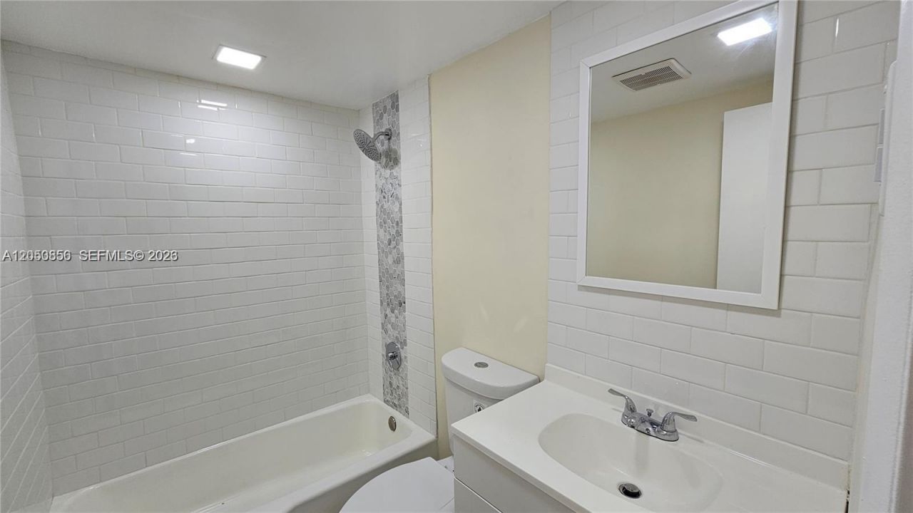 Please Call For Address, Unit 34B, Hollywood, FL 33020 Photo