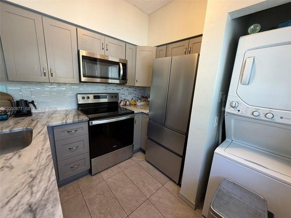2451 NW 96th Ter , Unit 21B, Pembroke Pines, FL 33024