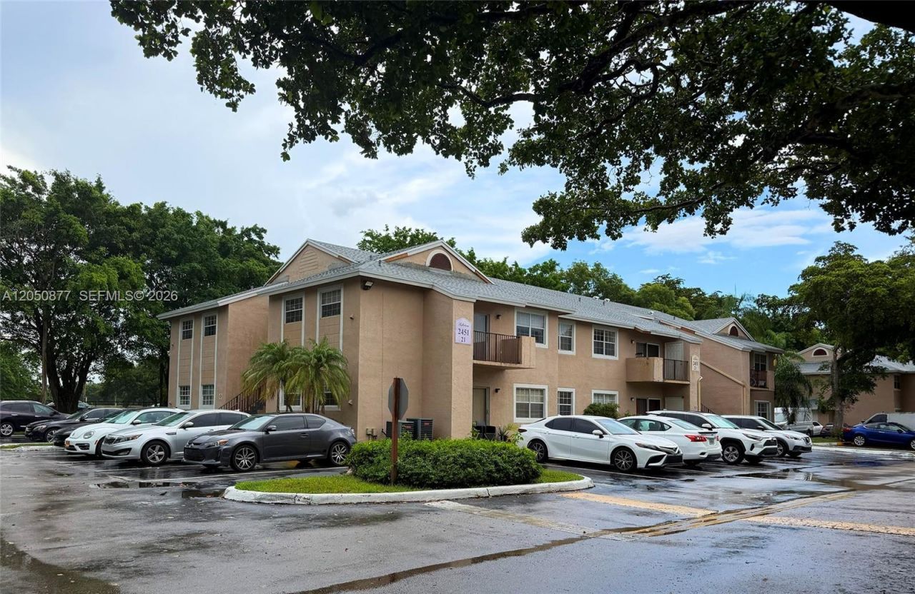 2451 NW 96th Ter , Unit 21B, Pembroke Pines, FL 33024 Photo