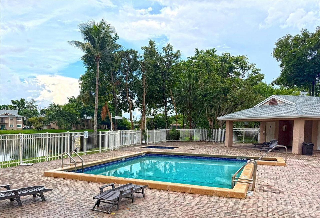 2451 NW 96th Ter , Unit 21B, Pembroke Pines, FL 33024 Photo