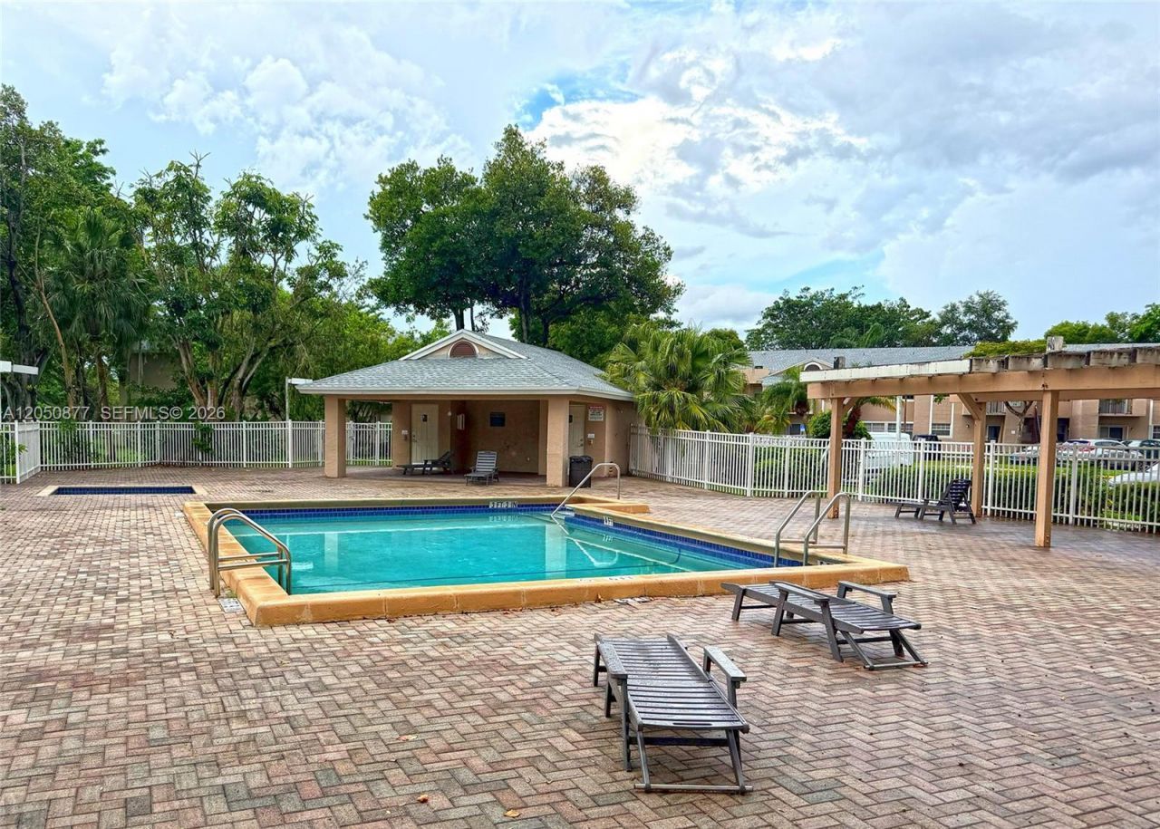 2451 NW 96th Ter , Unit 21B, Pembroke Pines, FL 33024 Photo