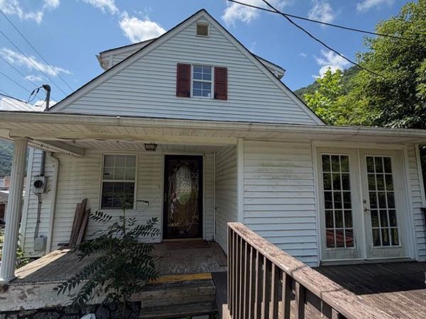 900 Ball Avenue, Mullens, WV 25882