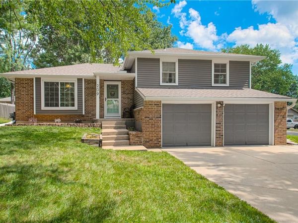209 SW Palo Drive, Blue Springs, MO 64014