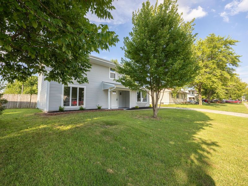876 Grenada Road, Columbus, OH 43207 Photo 3