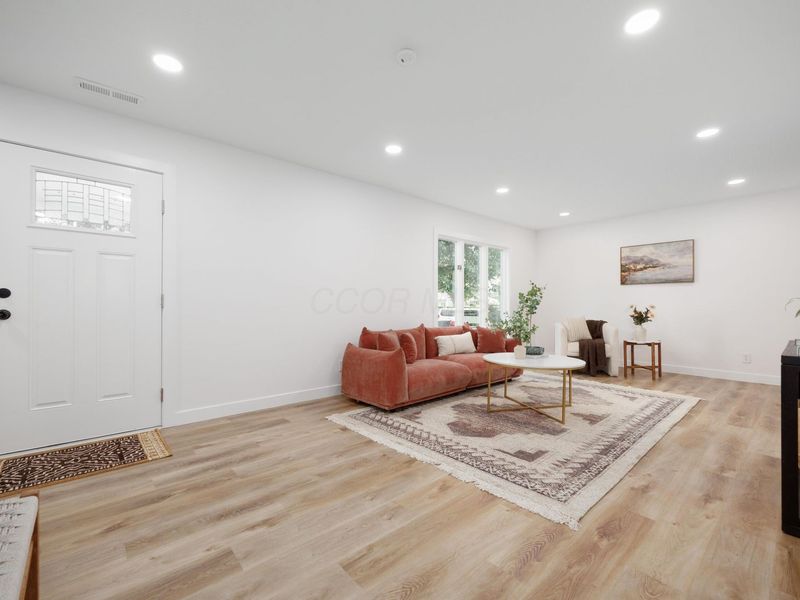 876 Grenada Road, Columbus, OH 43207 Photo 6