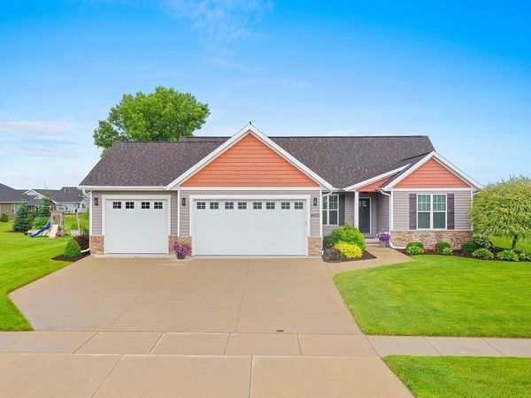 4602 TRELLIS DRIVE, De Pere, WI 54115