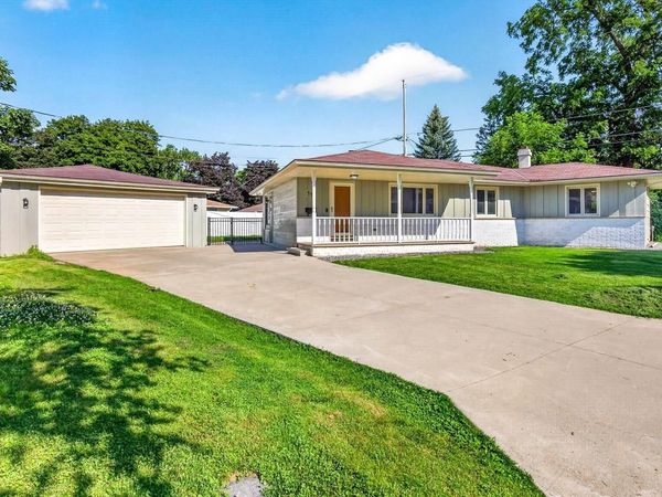 11 WILLOW COURT, Appleton, WI 54911