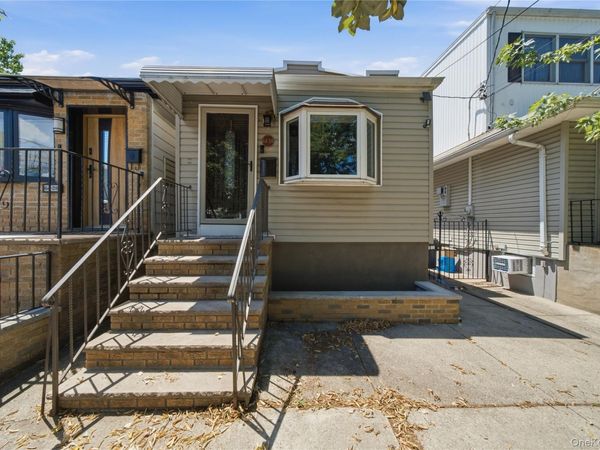 6424 Pleasantview Street , Middle Village, NY 11379