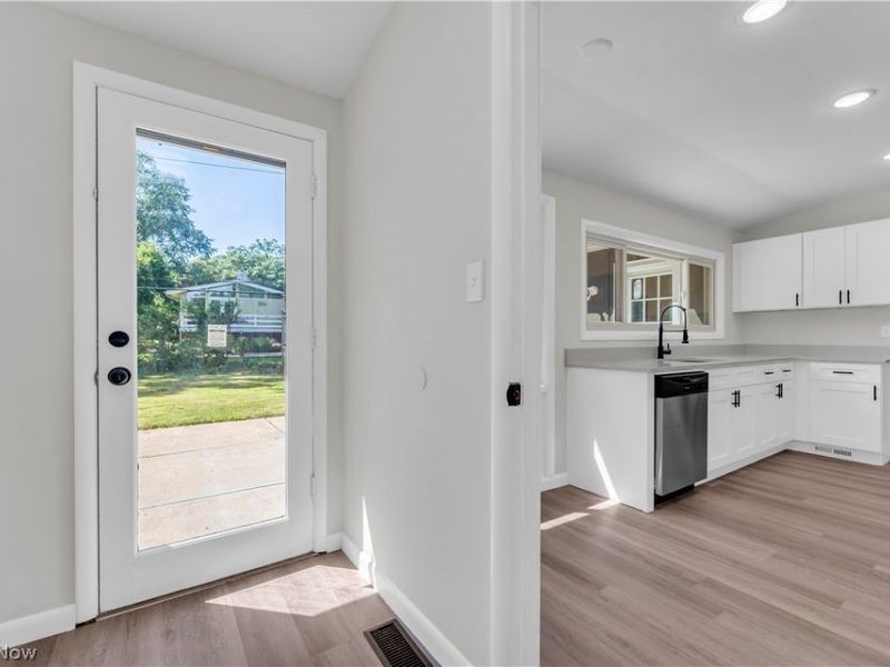 568 Huntley Court, Bay Village, OH 44140 Photo 18
