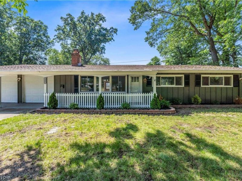 568 Huntley Court, Bay Village, OH 44140 Photo 2