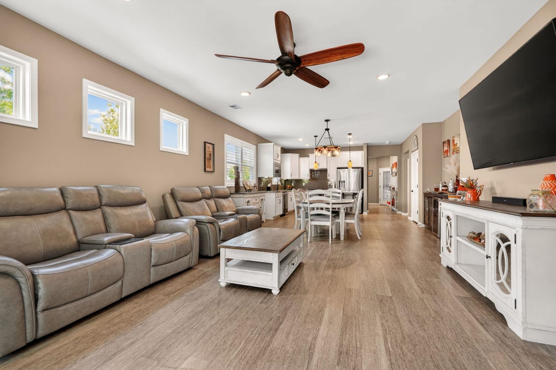 6099 Tramonto St. Photo 15