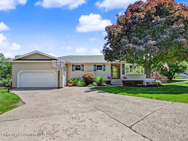 212 Tulip Circle, Clarks Summit, PA 18411
