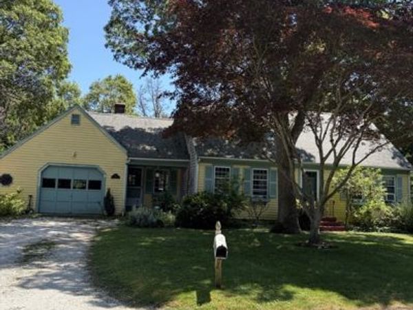 40 Vandermint Ln, Barnstable, MA 02601
