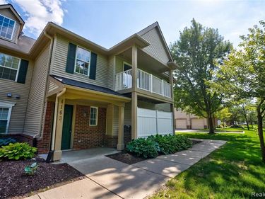 4163 Hampton Ridge Boulevard, Genoa Twp, MI 48843