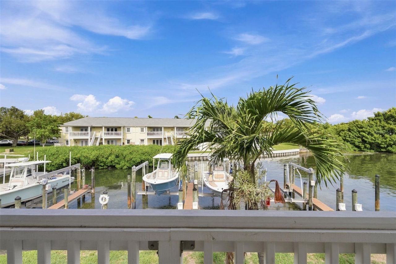 4725 Coquina Key Drive Se, Unit D, Saint Petersburg, FL 33705 Photo